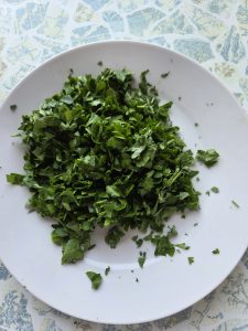 PetersilieGehackt-Bild-Türkischer-Kartoffelsalat